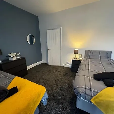 Villa Brand New Refurb 8 Person House à Kingston upon Hull Extérieur photo