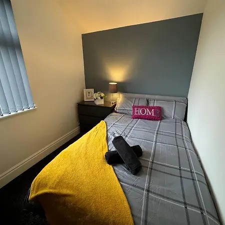 Villa Brand New Refurb 8 Person House à Kingston upon Hull Extérieur photo