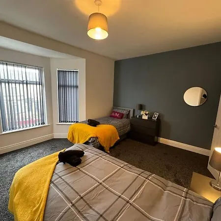 Villa Brand New Refurb 8 Person House à Kingston upon Hull Extérieur photo